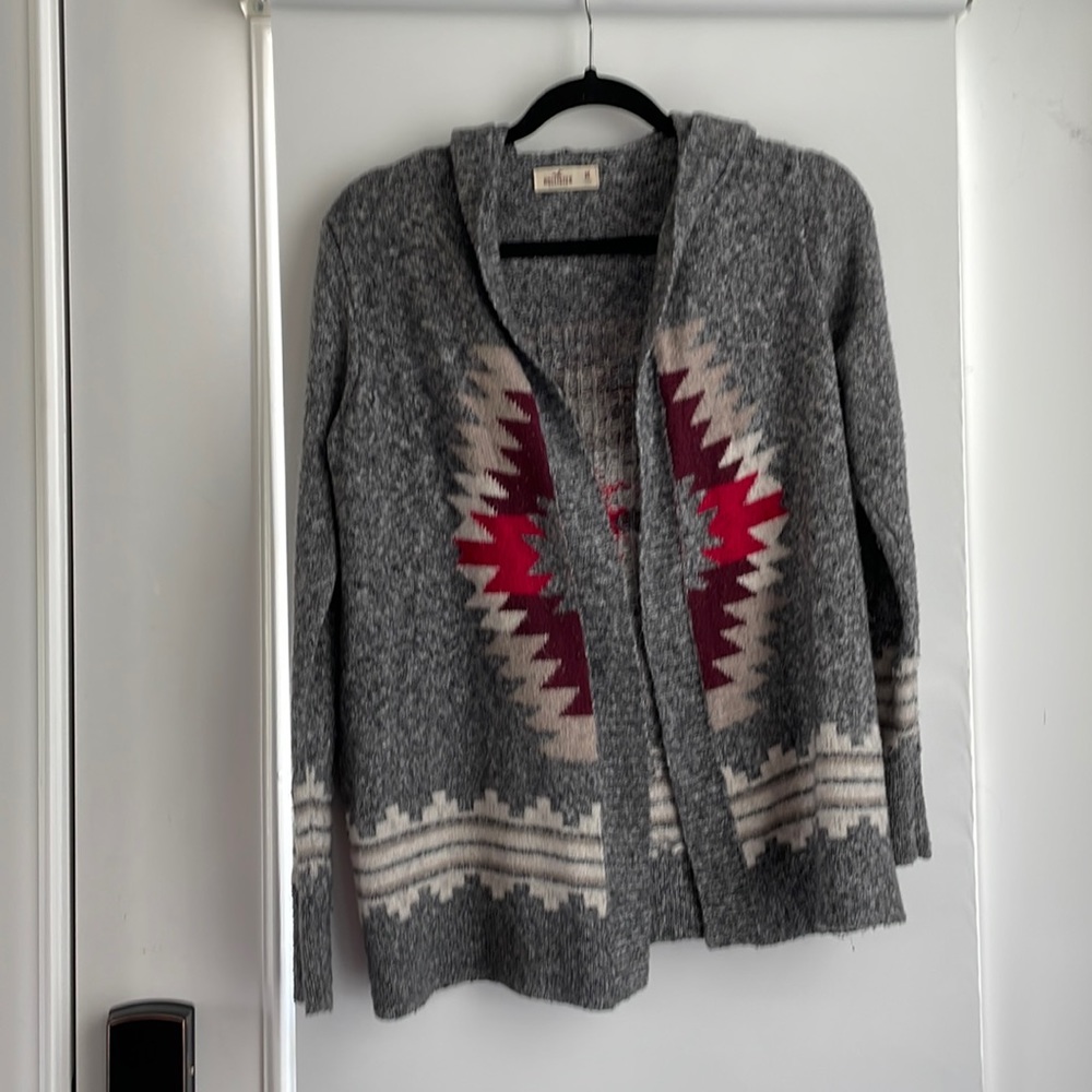 Hollister Sweater size medium. Tub5